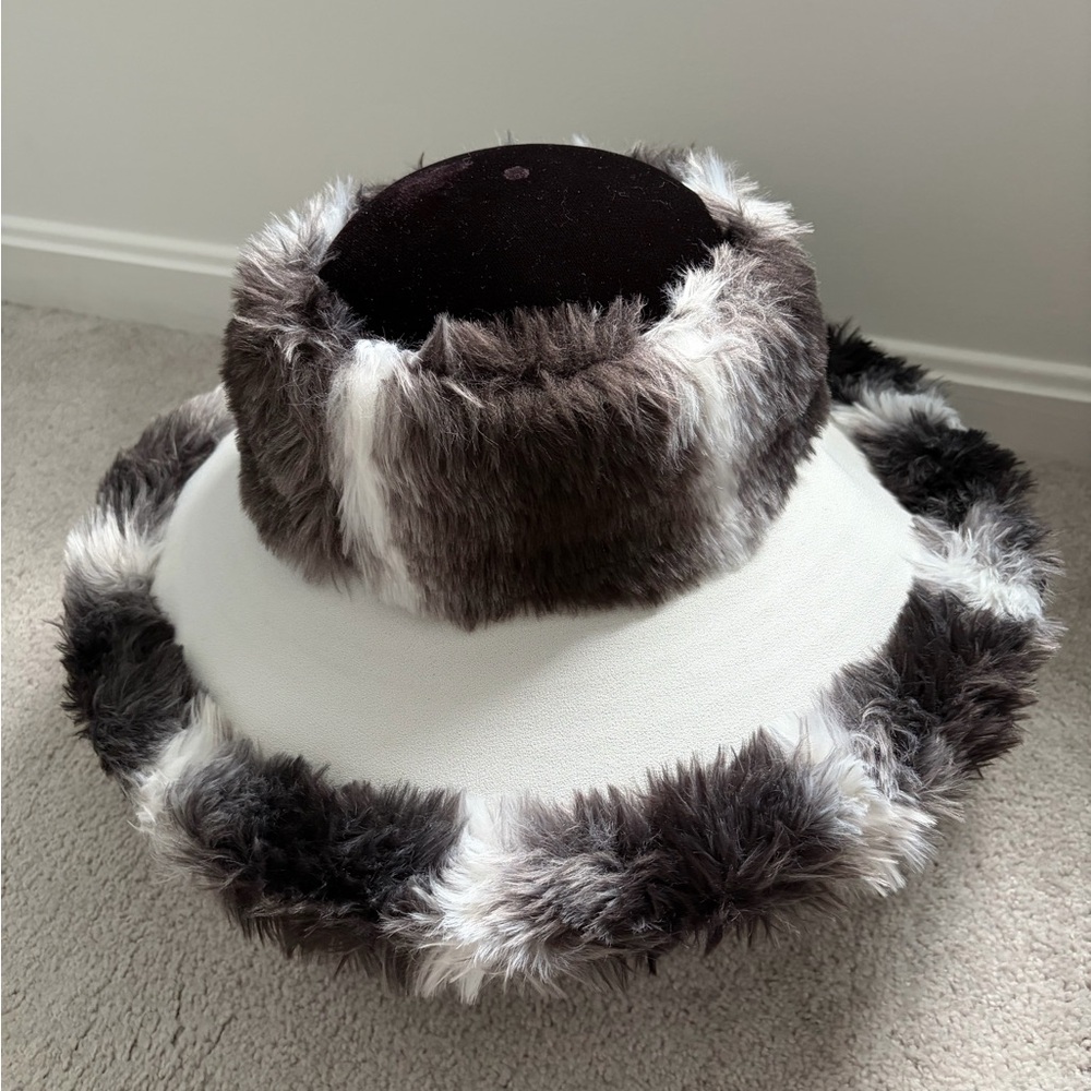 Women's Donnavina Couture Faux-Fur 100% Wool Bucket Hat Grey And White Pattern